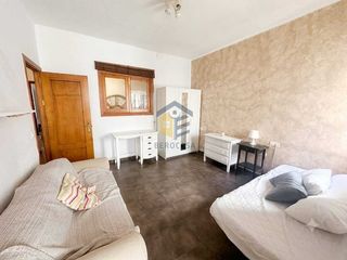 Etagenwohnung en Perchel Norte. Descubre esta amplia vivienda situada en la calle m�rmoles