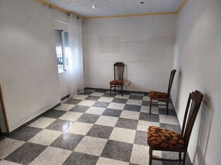 Flat in Fátima. Bajo con entrada independiente y patio en fátima comodidad a un