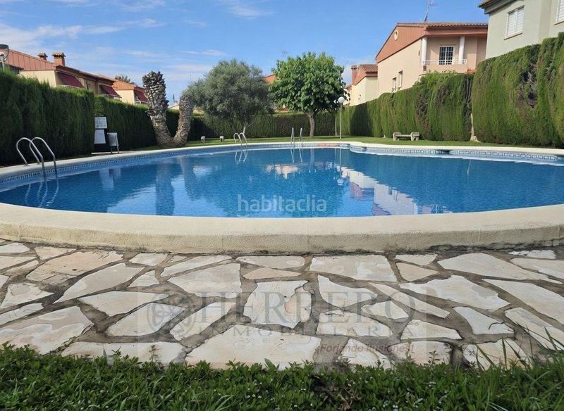 Foto 3a64cd43-5fda-4985-8aa2-48e09398d0ee. Casa aparellada amb calefacció aparcament piscina a Gandia
