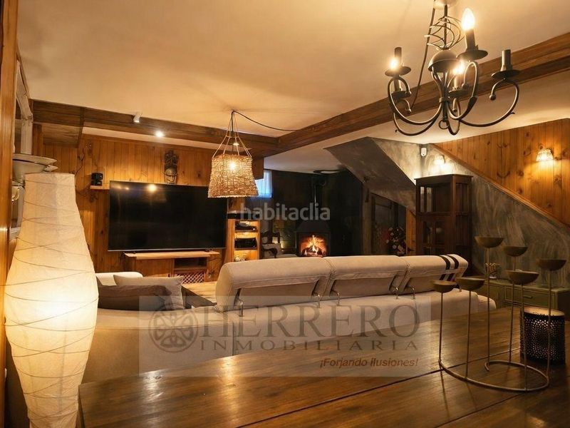 Foto 4da3f1be-1837-4559-84d5-ee6997eacd90. Casa aparellada amb calefacció aparcament piscina a Gandia