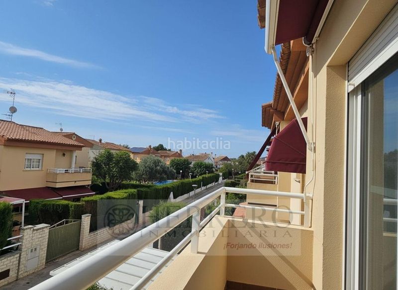 Foto 5870e856-2084-46ef-822b-36a7ce4cb463. Casa aparellada amb calefacció aparcament piscina a Gandia