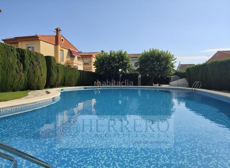 Foto 64a3639f-546d-4a00-a44c-ef0bf2184ec6. Casa aparellada amb calefacció aparcament piscina a Gandia