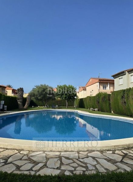 Foto 6b0be066-d09d-480e-8a53-635dfd482fe9. Casa aparellada amb calefacció aparcament piscina a Gandia