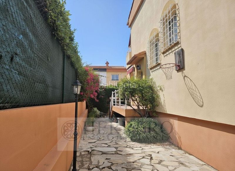 Foto 86754d35-f569-440a-a482-6d6d8996222a. Casa aparellada amb calefacció aparcament piscina a Gandia