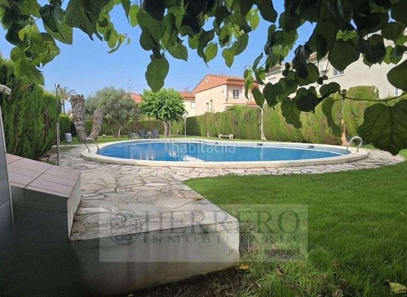 Foto a9c76c5a-b06f-4b96-9125-b41300cb6205. Casa aparellada amb calefacció aparcament piscina a Gandia