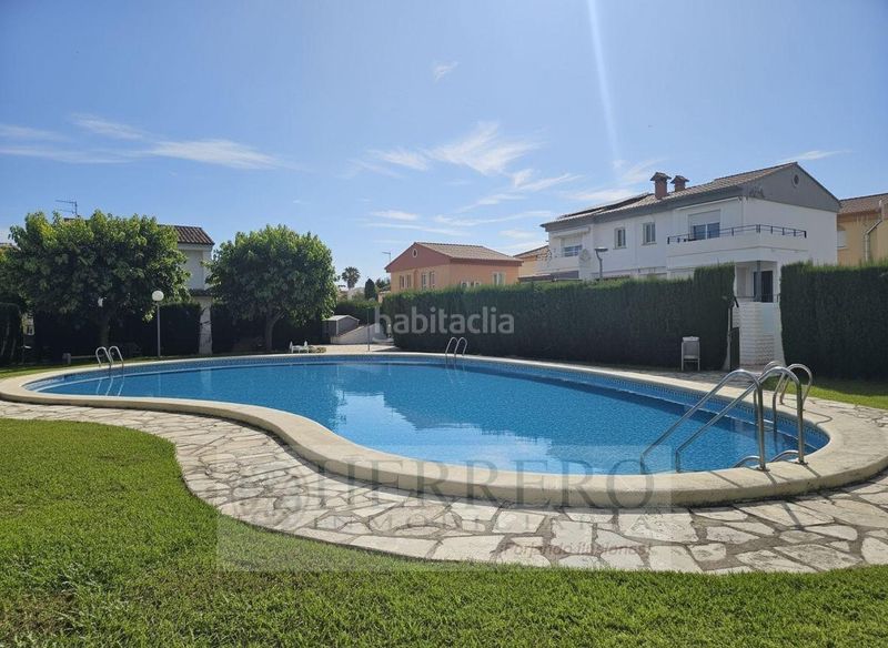 Foto b40d0208-a07e-4d41-91ac-060bc012ecba. Casa aparellada amb calefacció aparcament piscina a Gandia