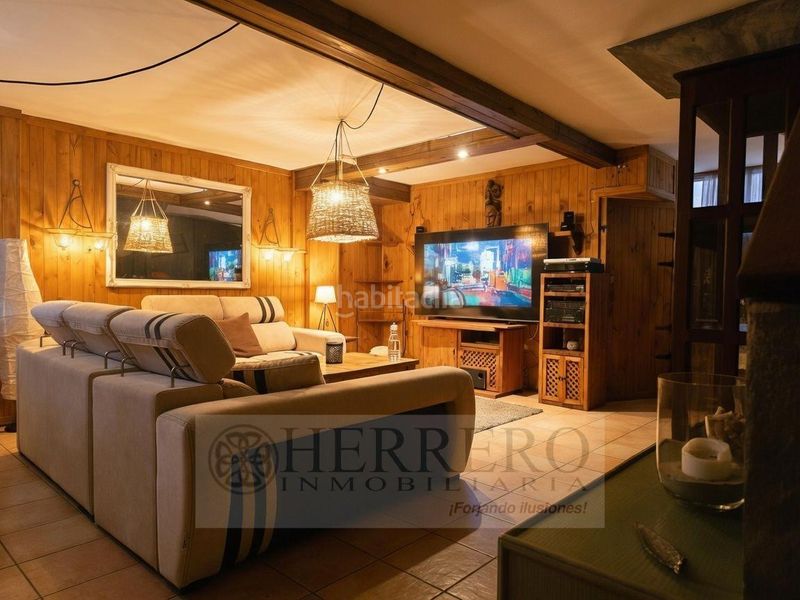 Foto c5242683-871a-4b52-8240-943ce6e8a82e. Casa aparellada amb calefacció aparcament piscina a Gandia