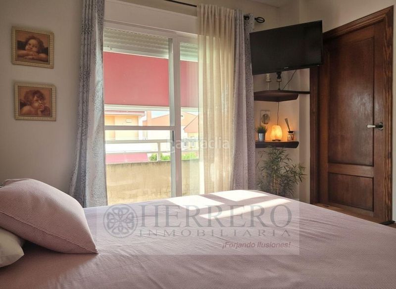 Foto ca5ba473-246c-42b7-9968-c62bb745422e. Casa aparellada amb calefacció aparcament piscina a Gandia
