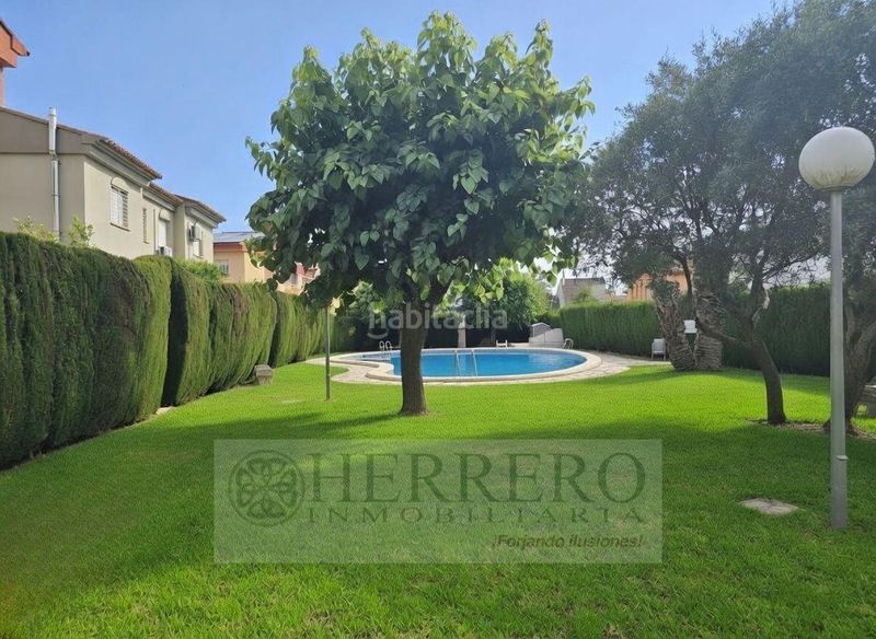 Foto ddf1b8d5-073b-40e3-9781-36b549d3fb12. Casa aparellada amb calefacció aparcament piscina a Gandia