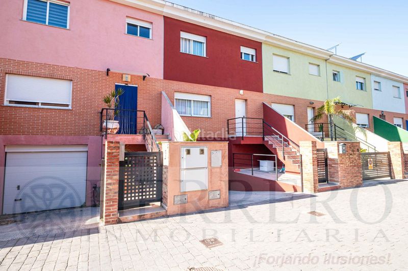 Foto 03b12690-c85c-4601-937b-004cefc7c720. Casa adossada amb calefacció aparcament piscina a Almoines