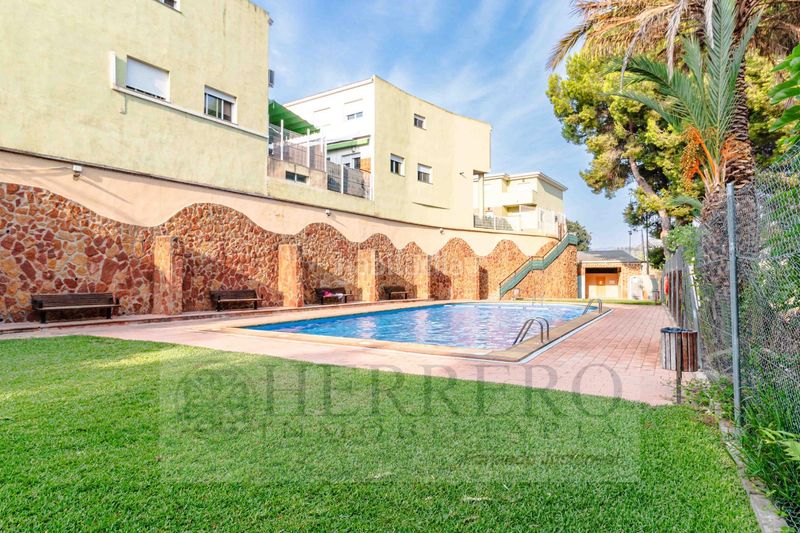 Foto 13caed45-4018-419b-9b4e-8f9ba1350619. Casa adossada amb calefacció aparcament piscina a Almoines