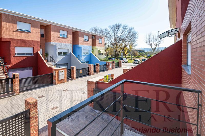 Foto 5412d7b2-356c-457b-aabc-d976350db0c7. Casa adossada amb calefacció aparcament piscina a Almoines