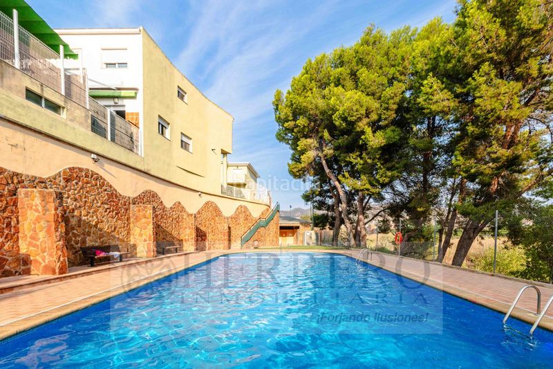 Foto 5cb161c7-e3be-49dd-85c0-a9dc721e25a9. Casa adossada amb calefacció aparcament piscina a Almoines