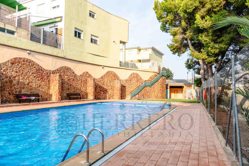 Foto 63fc7e4f-de54-49fb-bac9-426817e6d997. Casa adossada amb calefacció aparcament piscina a Almoines