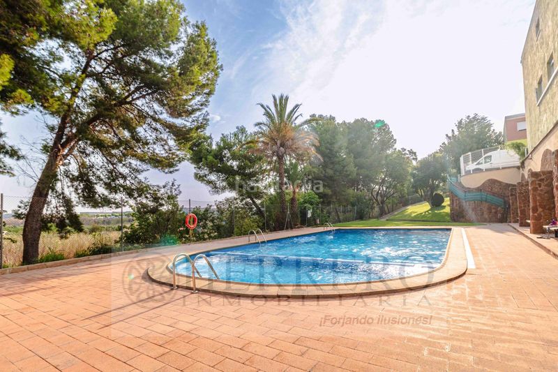 Foto b9c12469-ba3a-40bd-9db2-80842feb76c5. Casa adossada amb calefacció aparcament piscina a Almoines