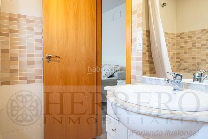 Foto bce7890d-dcab-4409-84bc-9fc0b633bb60. Casa adossada amb calefacció aparcament piscina a Almoines
