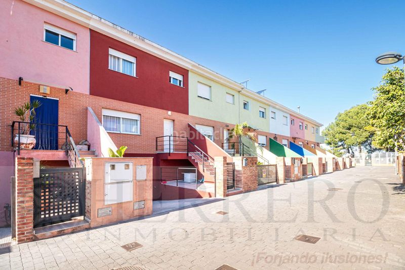 Foto ce97de75-d68e-4b2a-9b95-3160c3a00824. Casa adossada amb calefacció aparcament piscina a Almoines