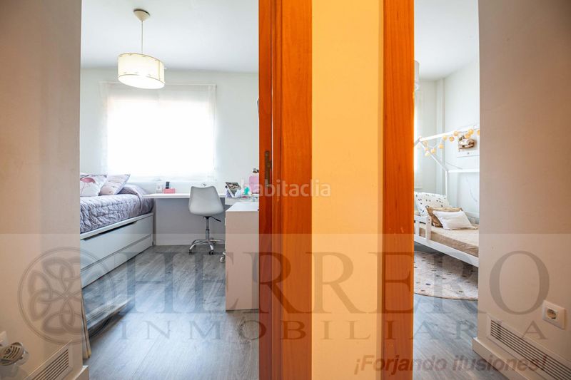 Foto dc6fbda9-9fd1-4bb5-8490-70d935482e1a. Casa adossada amb calefacció aparcament piscina a Almoines