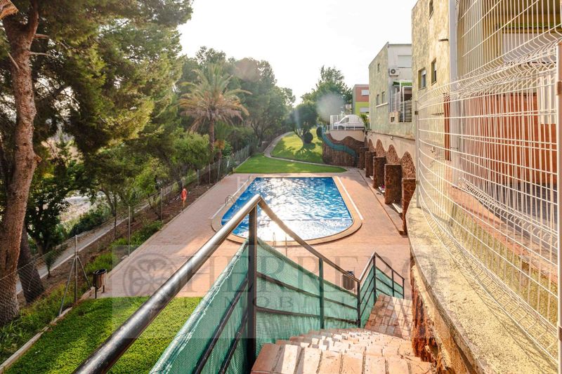 Foto ef1ff63d-3509-4913-b7ca-06f3a5be022b. Casa adossada amb calefacció aparcament piscina a Almoines