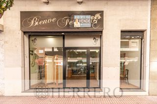 Geschäftsraum in Ciutat de laval 32. El local comercial que todos estaban esperando... ahora disponib