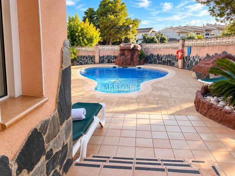 Foto c0c1a798-9857-402f-81d7-9dcbd6be050f. Chalet con parcheggio in Els Masos - Els Garrofers Coma-ruga