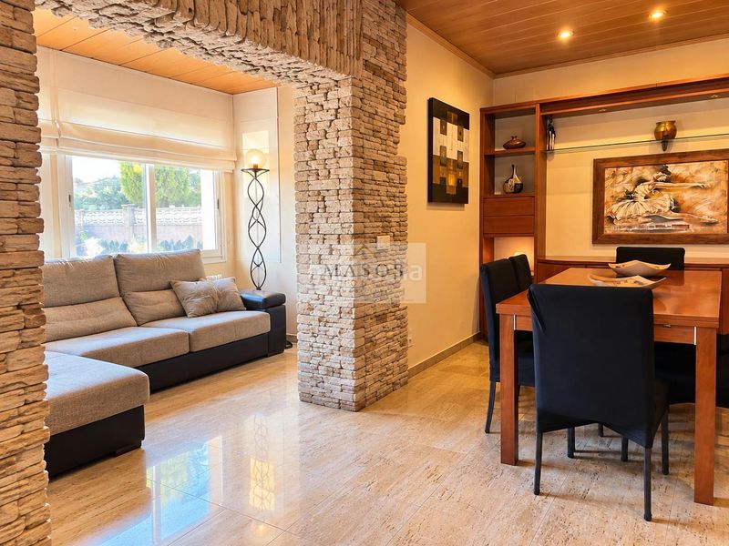 Foto ca497d63-29dd-4368-b2a9-f6b41b766a19. Chalet con parcheggio in Els Masos - Els Garrofers Coma-ruga