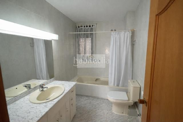 Foto 68e1e20e-18cb-4b2c-abc8-75549e9eb6a1. Casa amb aparcament a Segur de Calafell nucli urbà Segur de Calafell