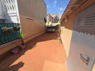 Casa a Cerdanyola Nord. Casa de 2 plantas  terraza superior
