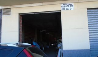 Locale commerciale en Carrer jos� maria morales 15. Bajo de 100 metros con salida de humos
