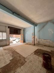 Local Comercial a Carrer julio colomer 2. Bajo para reformar de 90 metros