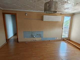 Appartamento  Avinguda del país valencià. Piso con ascensor , para reformar !!! precio negociable