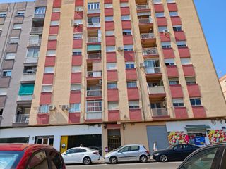 Etagenwohnung  Avinguda del país valencià. Piso con ascensor , para reformar !!!