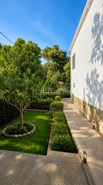 Foto a635be86-5d1c-45f8-8933-745bd0f136e2. Casa amb xemeneia aparcament a Torrelles de Foix