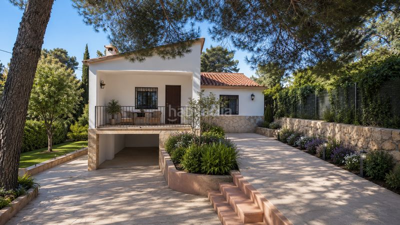Foto e8d78be0-9947-48bc-8e15-4e2a40372193. Casa amb xemeneia aparcament a Torrelles de Foix