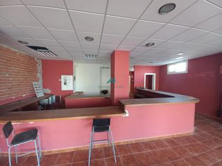 Miete Geschäftsraum in Limpias. Local comercial en alquiler en el centro de limpias