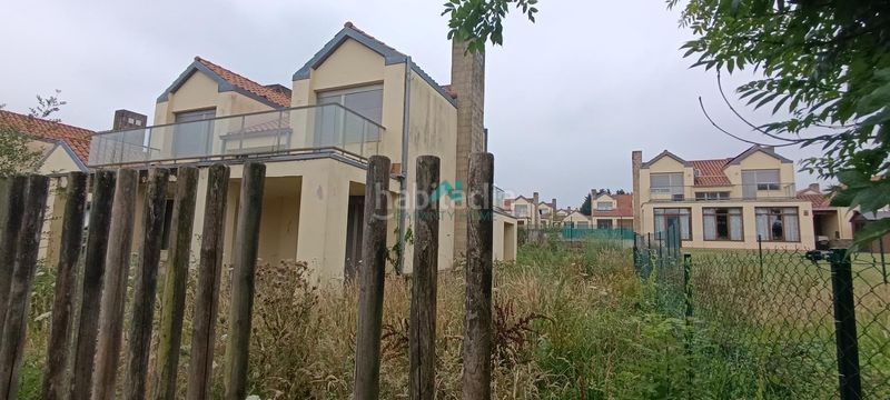 Foto b9d508f9-bef2-4884-b52e-75e47bb2d512. Xalet amb aparcament a Hazas de Cesto