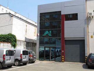 Fabrikhalle in San Cristóbal. Se vende nave en vitoria