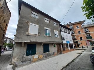 Édifice  El ferial. Se vende edificio en ramales de la victoria