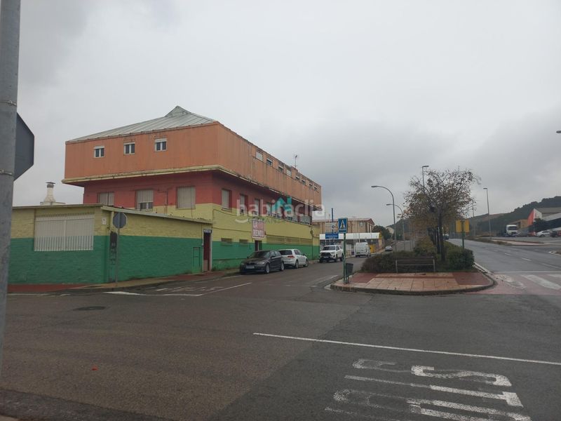 Foto f0f0584b-9697-4f08-9d96-398de036f518. Edifici a Parque del Queiles Tudela