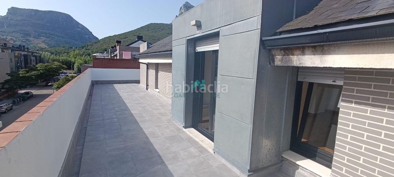 Foto 5e5ec213-cb6a-47ce-8a58-fb50373e39b2. Àtic amb calefacció aparcament piscina a Ramales de la Victoria