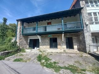 Masía en Ramales de la Victoria. Se vende casa de piedra con terreno en ramales