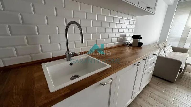 Foto 9b3edaa0-5554-49be-9e75-9a85748d7466. Casa adossada amb calefacció aparcament a Ampuero