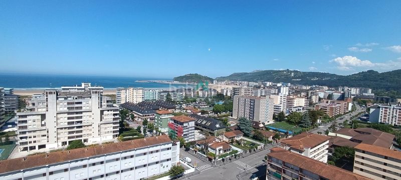 Foto 510e2328-14ee-4a5d-9ac3-d805850db9e8. Lloguer estudi amb aparcament a Zona Playa Laredo