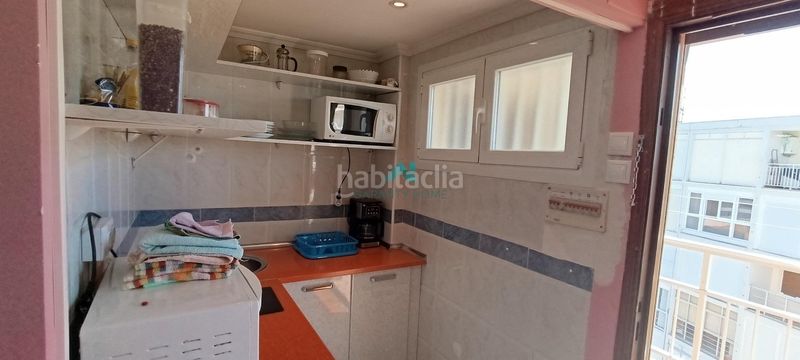 Foto 65ba500e-7543-4b8c-9b44-91ef3a695350. Lloguer estudi amb aparcament a Zona Playa Laredo