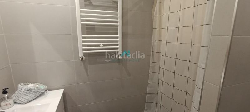 Foto 858339aa-05d9-40a0-8129-e88090e9c9cc. Àtic amb calefacció aparcament a Centro Laredo