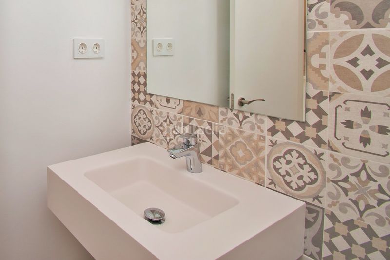 Foto dda564a2-50aa-42eb-a489-078357de6ad1. Casa adossada amb aparcament piscina a Centro Estepona