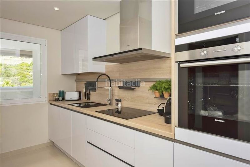 Foto b43f7343-86fc-4de0-9c33-3a78ab1f0d42. Apartament amb aparcament piscina a Centro Estepona