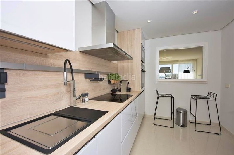 Foto c7afd33a-57bd-4ef3-8fed-db9608154745. Apartament amb aparcament piscina a Centro Estepona