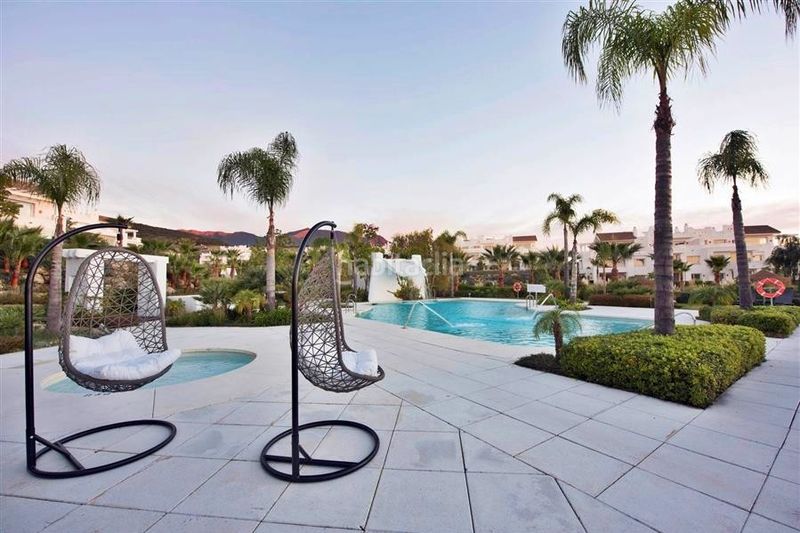 Foto d22ad6a1-e1f8-43bf-83a1-b21ee8938759. Apartament amb aparcament piscina a Centro Estepona