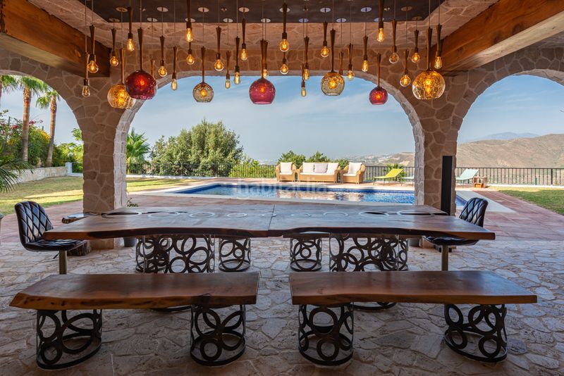 Foto 60a5734b-425b-4ea9-bbaf-9523354b35e0. Casa amb aparcament piscina a Istán